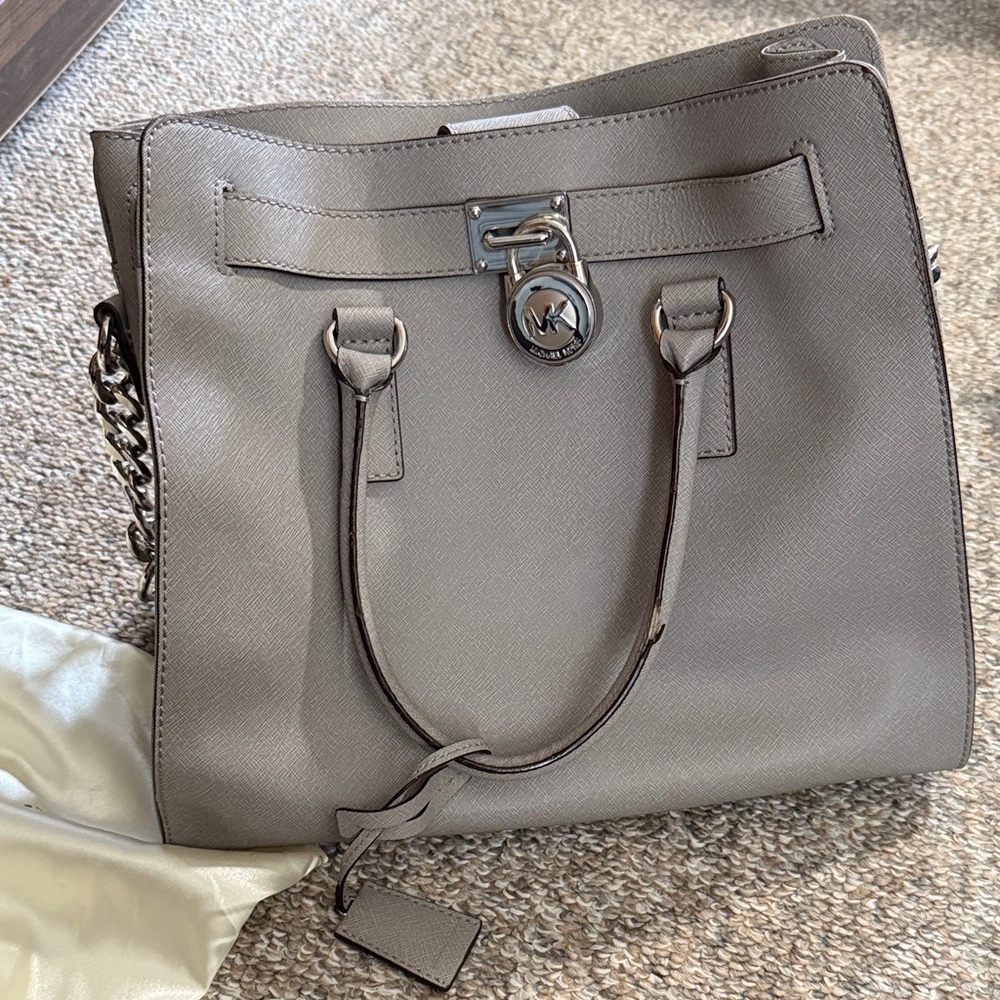 Michael Kors Elegant Gray Shoulder Bag